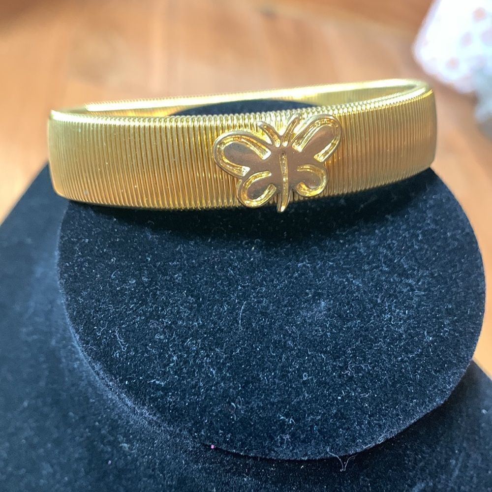 Vintage Gold tone Bracelet coil with butterfly detail - Picture 6 of 6